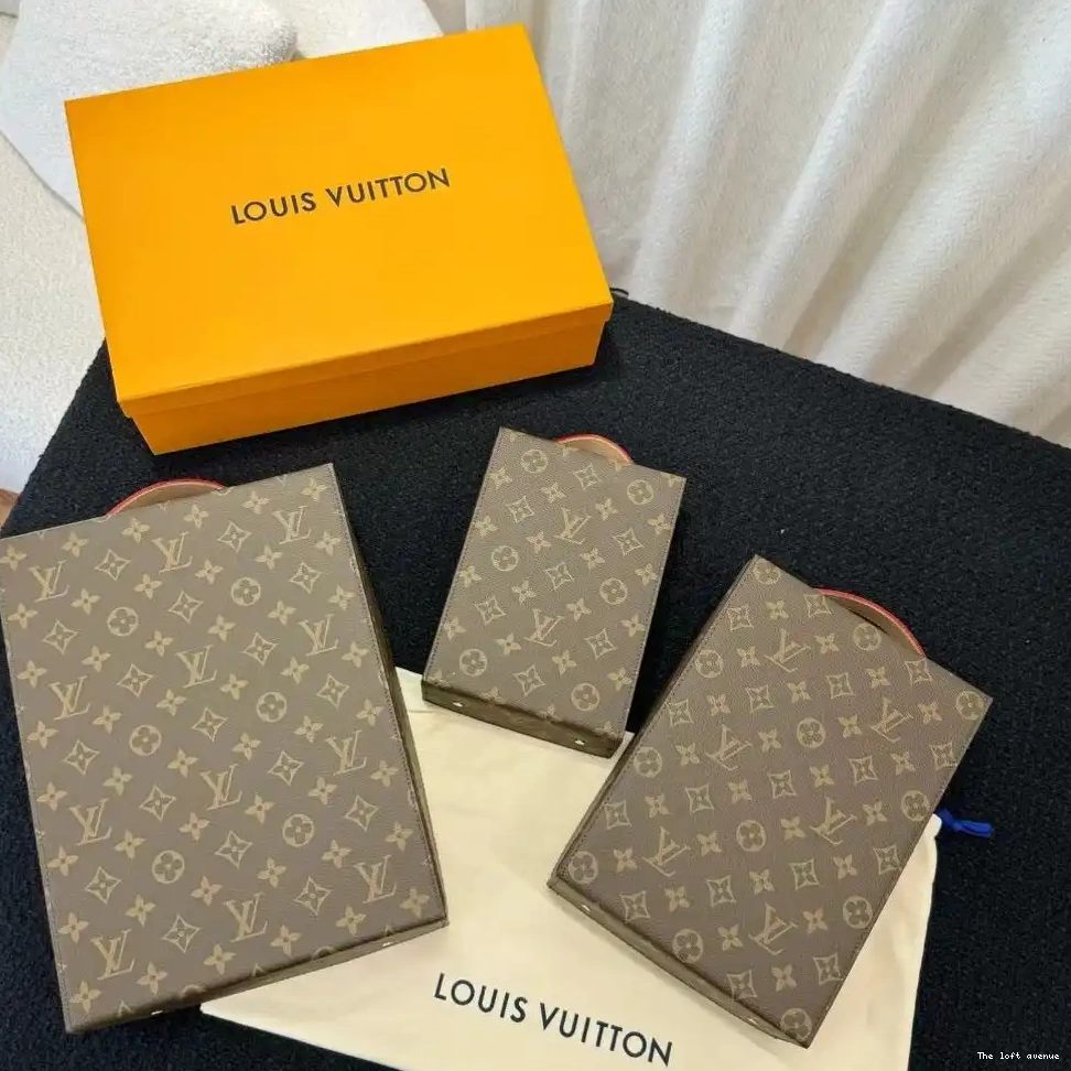 LV TRAY CUSTOM WITH HANDLE DESK 0501